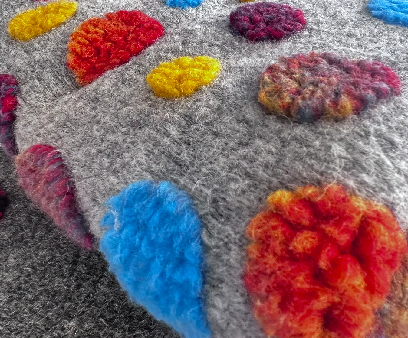 plaid lanacotta grigia a palline colorate