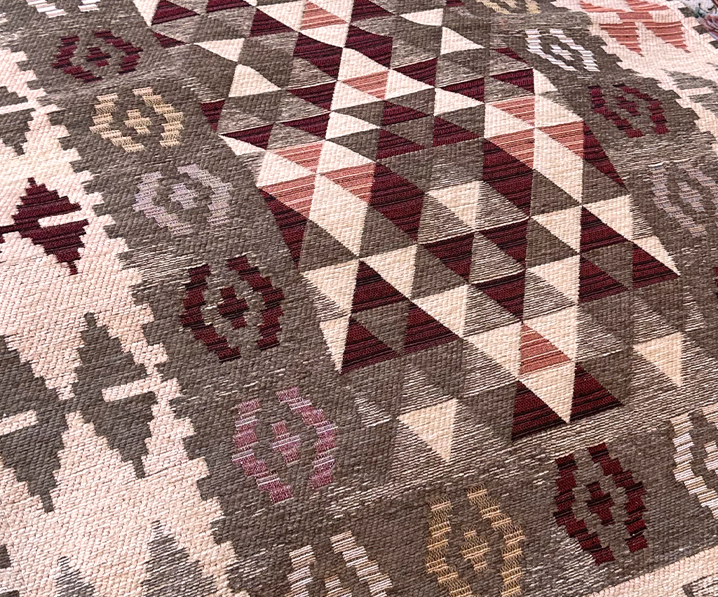 PARTICOLARE TAPPETO KILIM